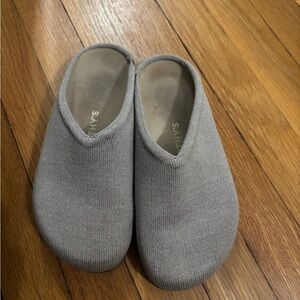 Rothy's Size 5 Dove Clogs